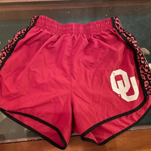 OU HARD TO FIND PINK BRAND SHORTS